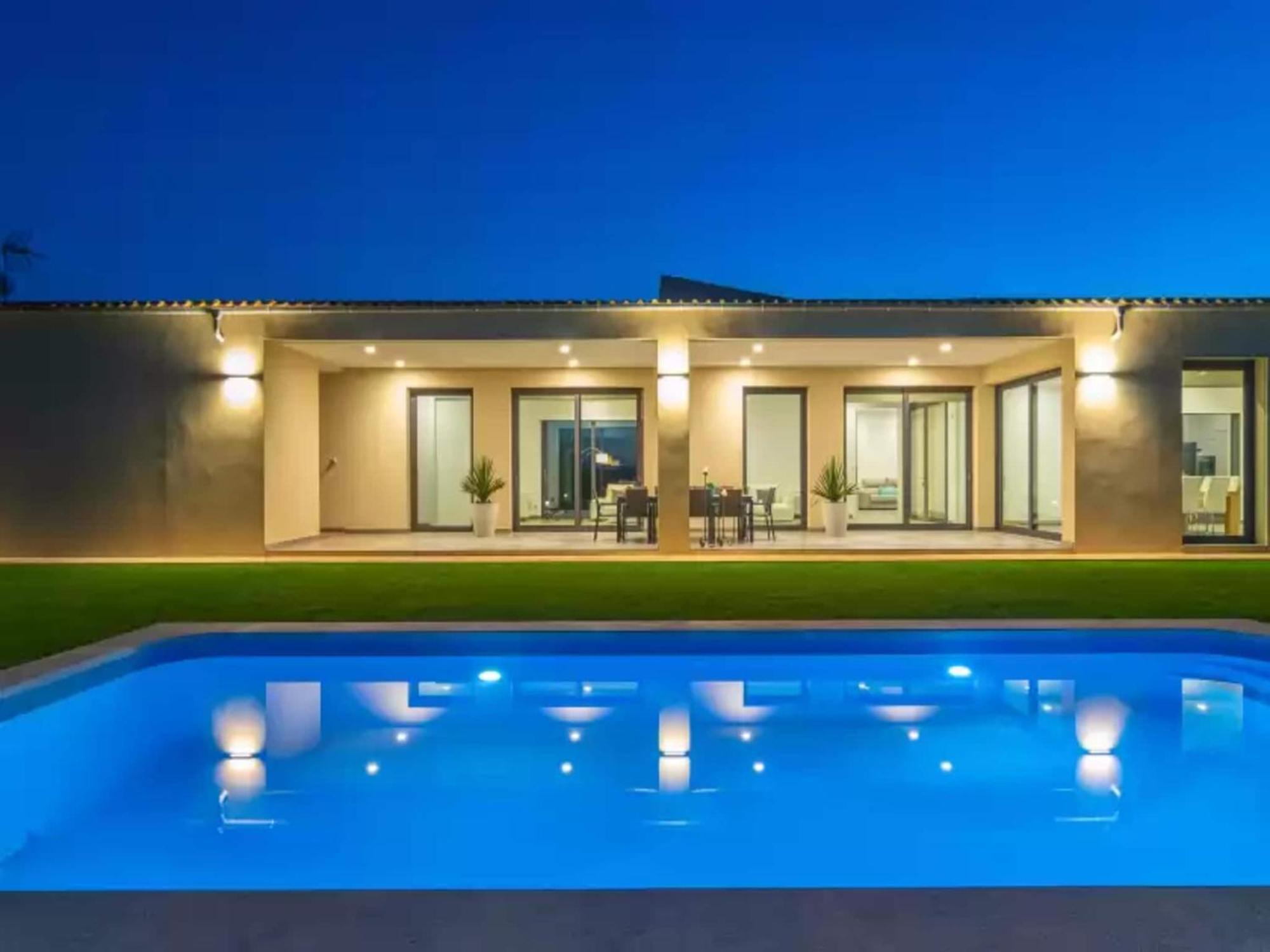 Astonishing With Private Pool Villa