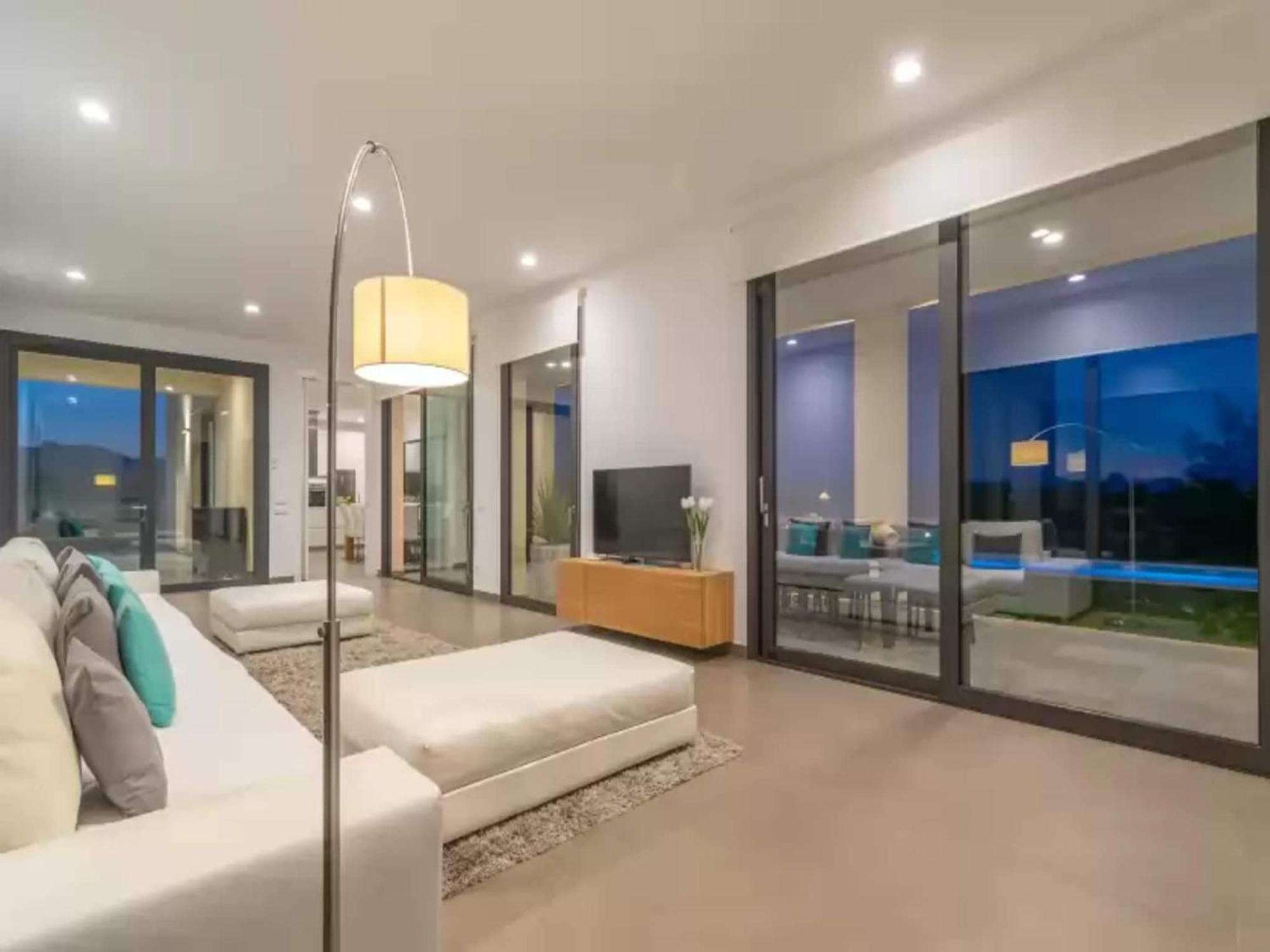 Villa Astonishing With Private Pool
