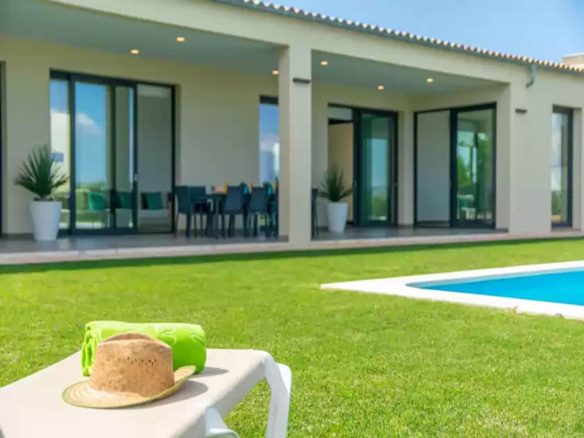 Astonishing With Private Pool *